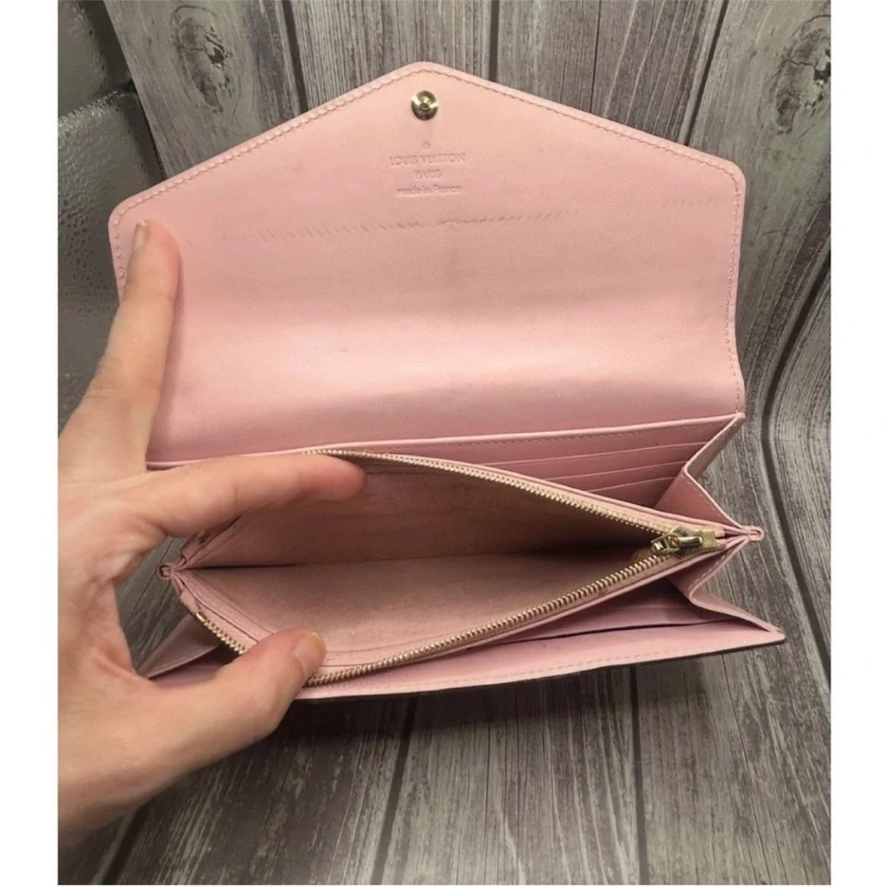 LOUIS VUITTON Portefeuille Sarah Zip Wallet Monogram Vernis Rose Pink Ballerine